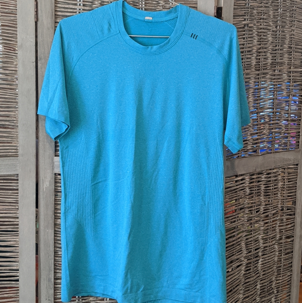 Lululemon Men's Metal Vent Tech Blue Short Sleeve